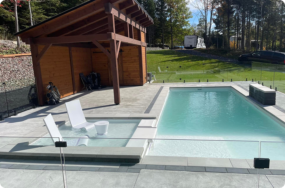 L’aménagement parfait pour mettre votre piscine en valeur